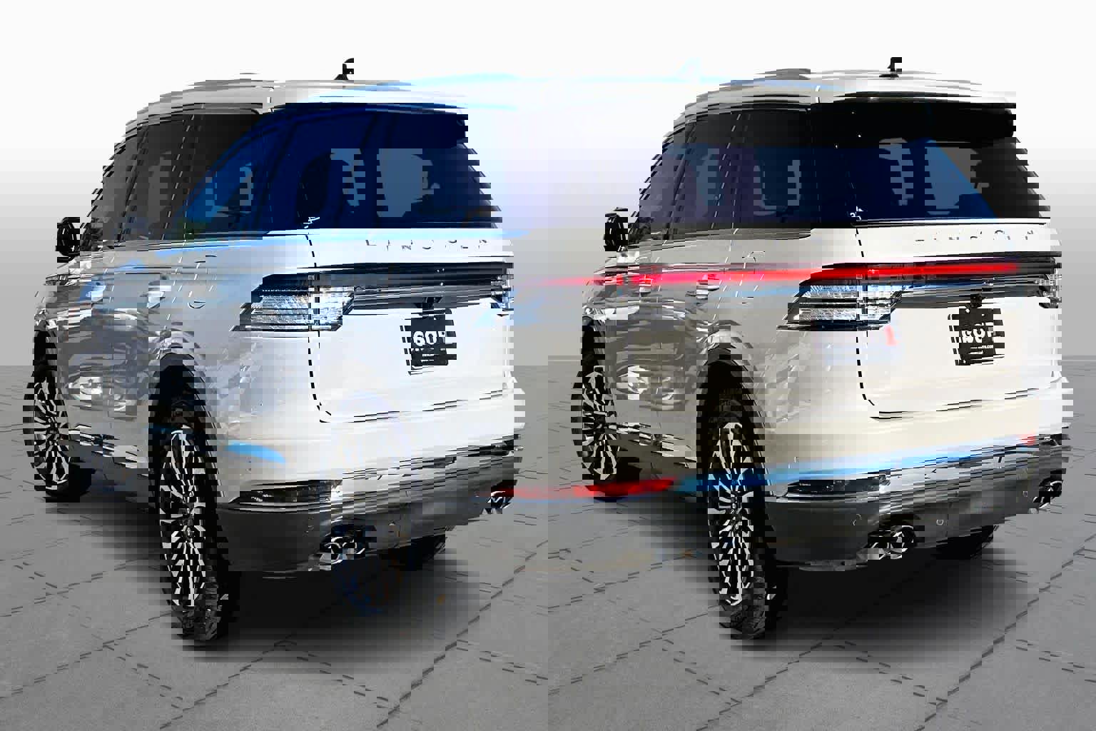 Used 2022 Lincoln Aviator Reserve w/ Elements Package Plus image 11