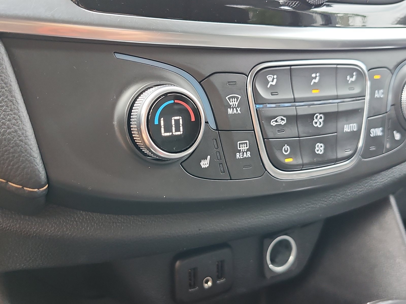 Used 2019 Chevrolet Traverse LT FWD image 21