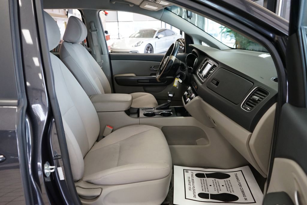 Used 2021 Kia Sedona LX image 41