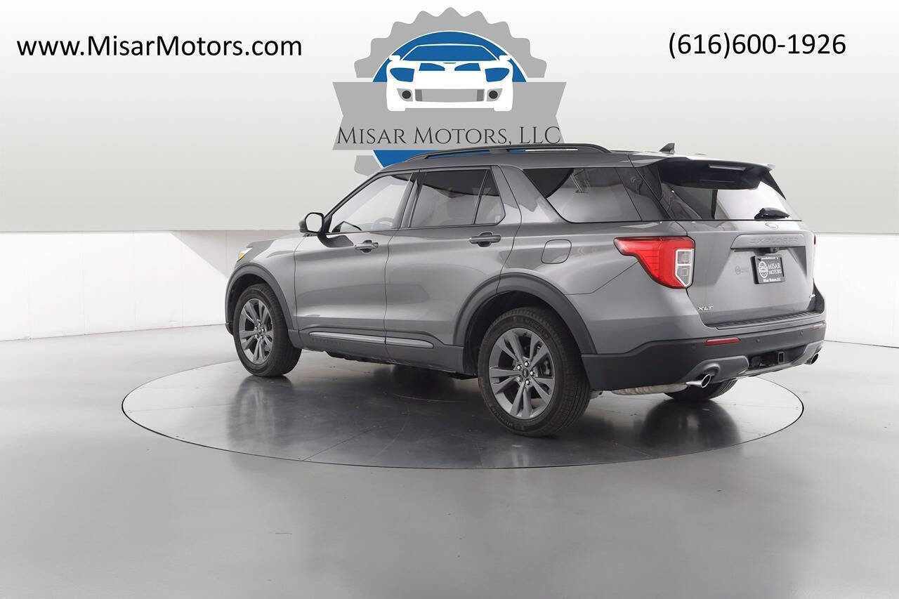 Used 2023 Ford Explorer XLT w/ Equipment Group 202A image 5