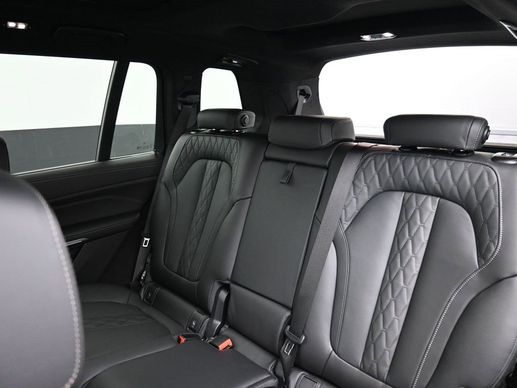 New 2026 BMW X7 M60i w/ Executive Package image 20