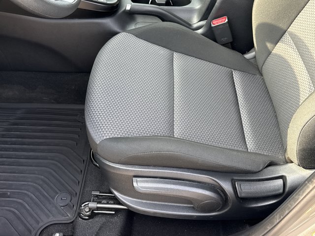 Used 2025 Kia Soul LX w/ LX Technology Package FWD image 14