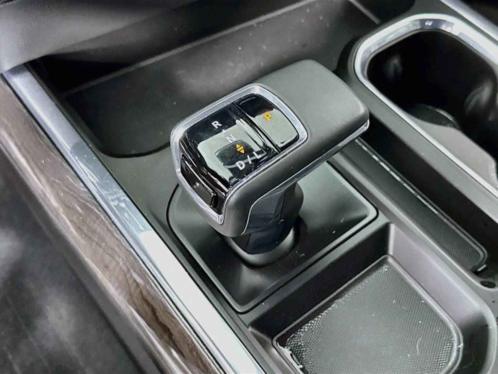 Used 2024 Chevrolet Silverado 1500 LTZ w/ Technology Package AWD/4WD image 17
