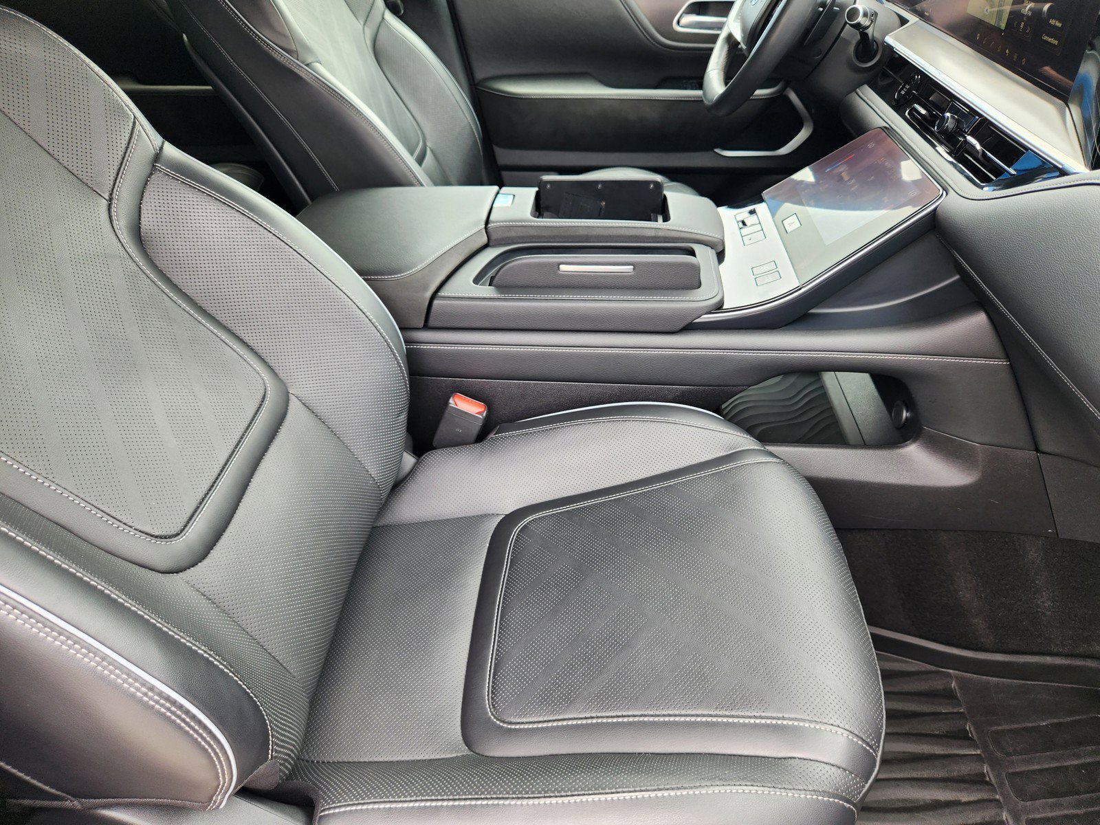 Used 2025 INFINITI QX80 Luxe RWD image 12