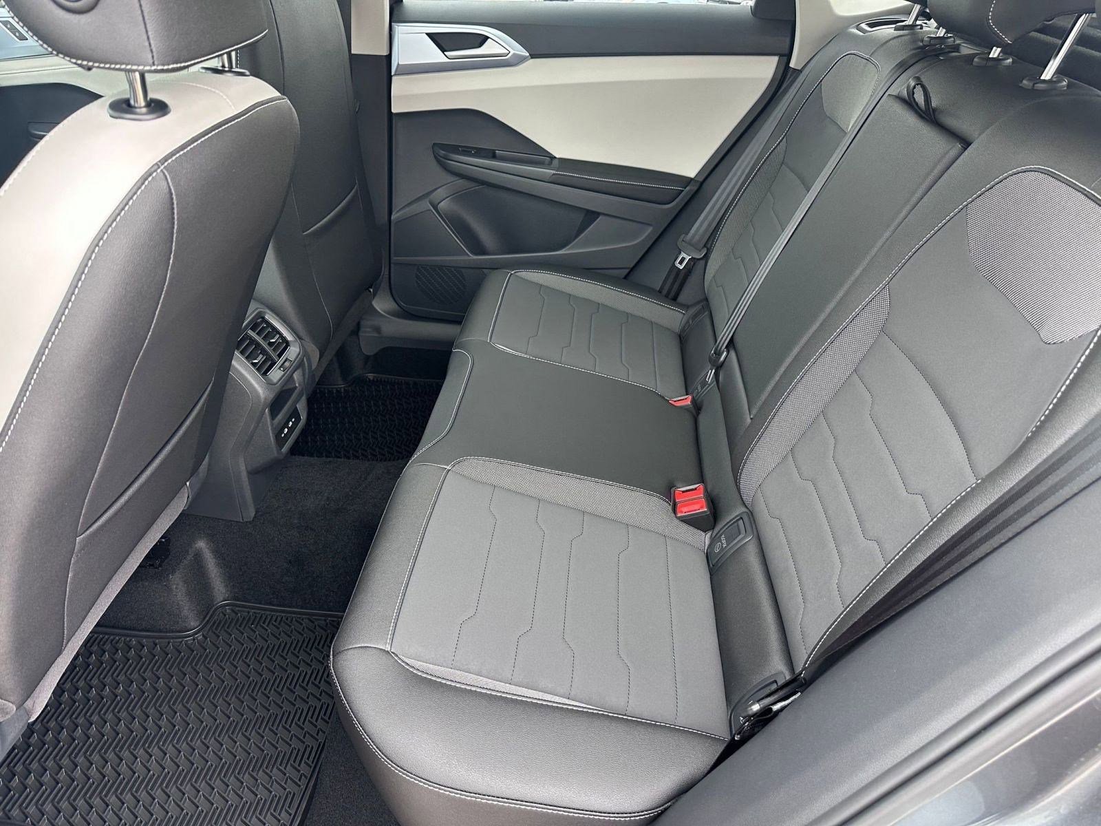 New 2026 Volkswagen Taos SE image 13