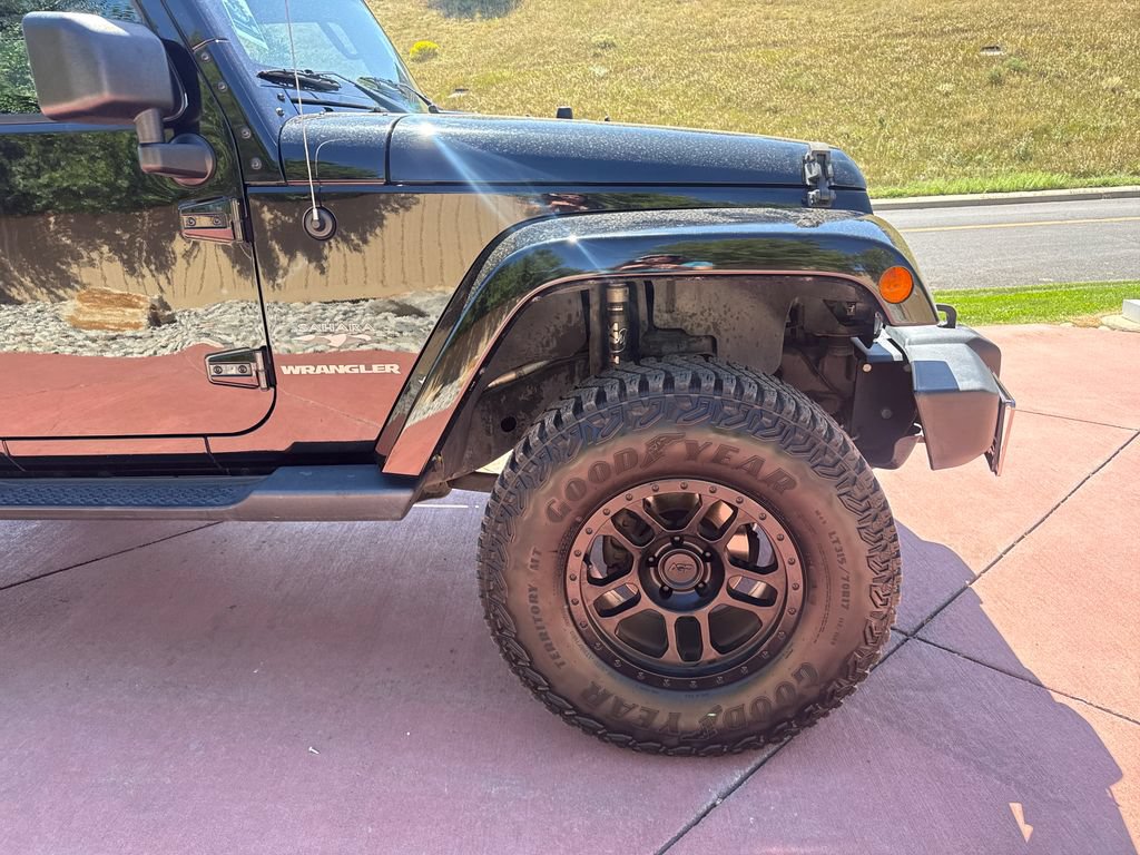 Used 2017 Jeep Wrangler Sahara AWD/4WD image 28