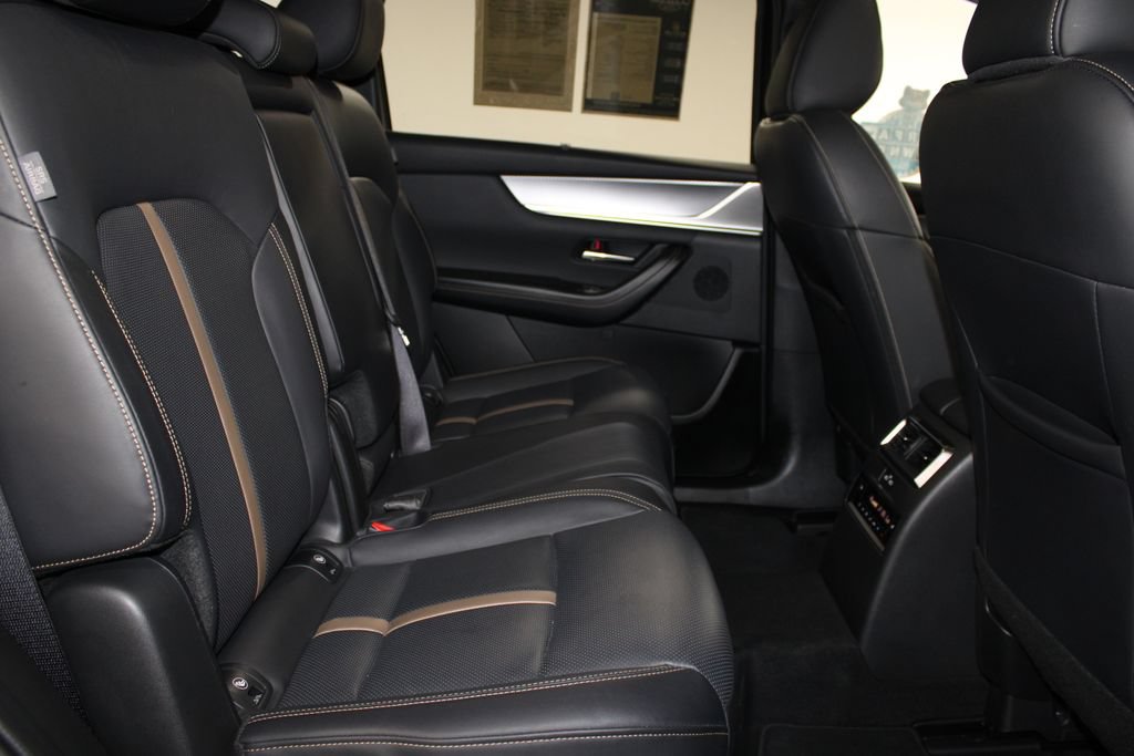 Used 2025 MAZDA CX-70 Plug-In Hybrid w/ Premium Plus AWD/4WD image 33