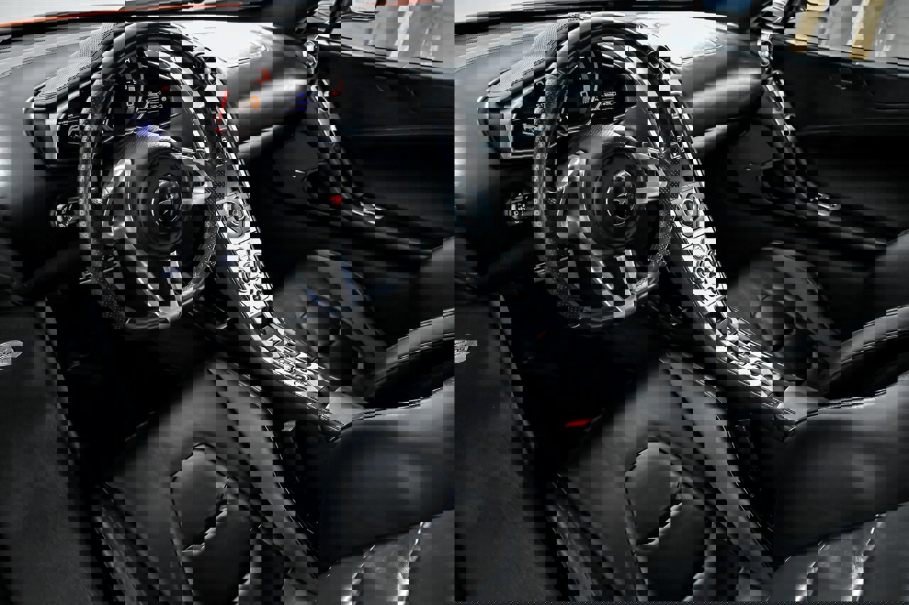 Used 2015 McLaren 650S Spider image 18