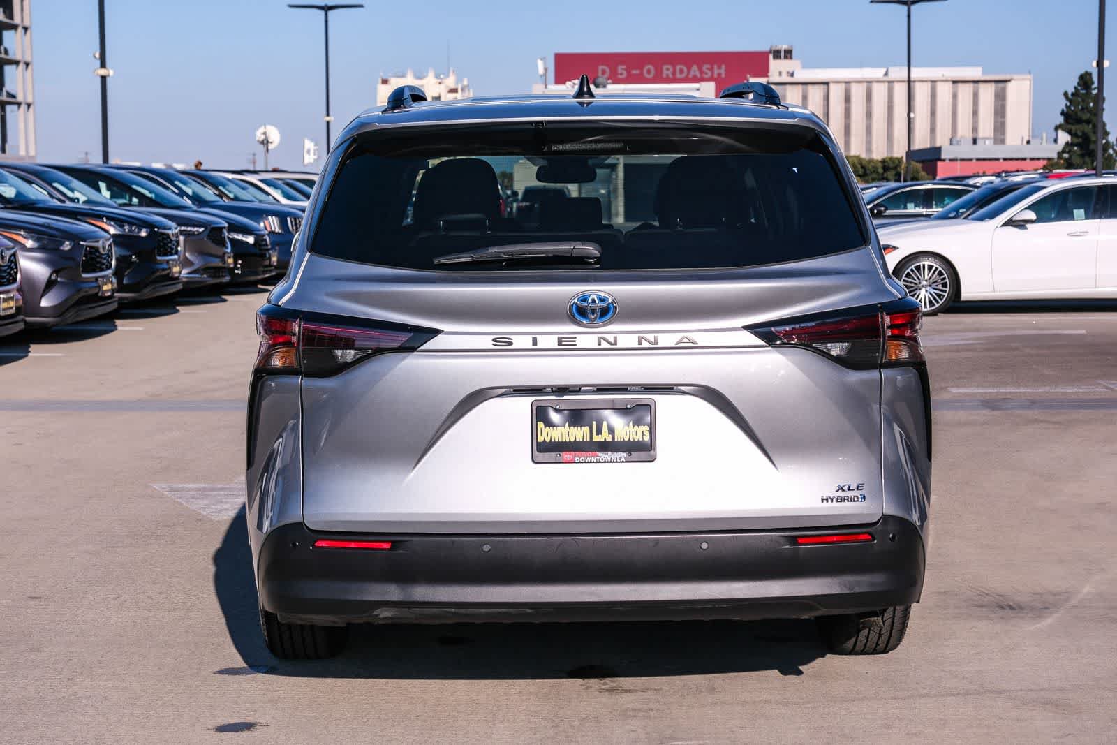 Certified 2024 Toyota Sienna XLE FWD image 5