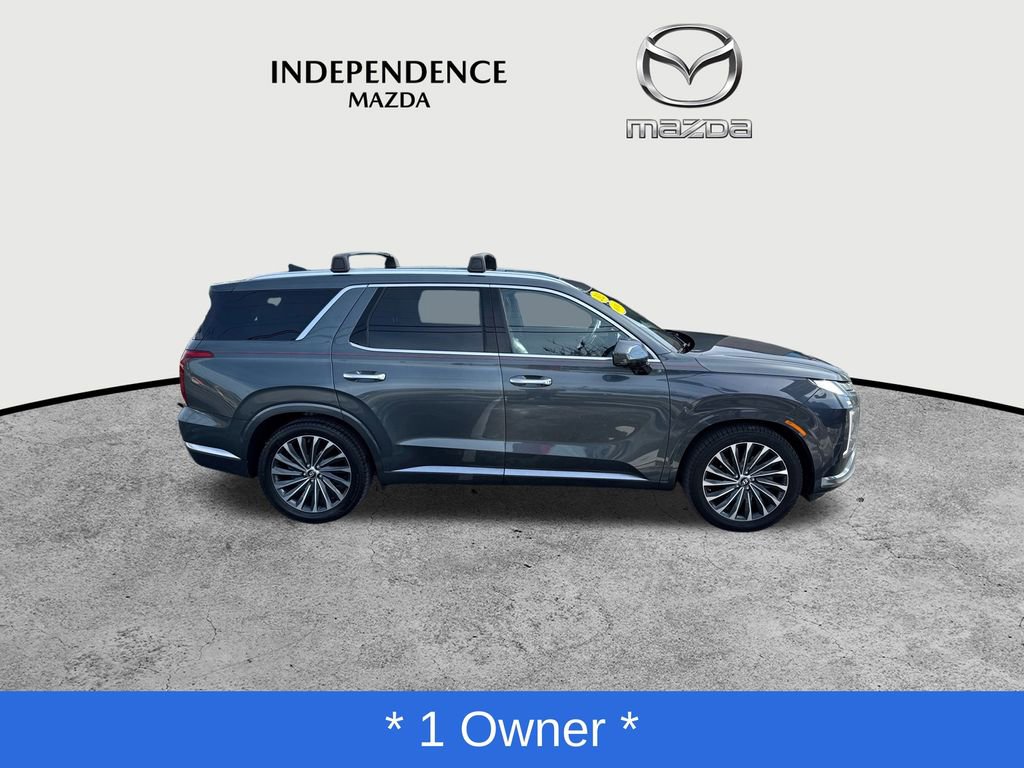 Used 2023 Hyundai Palisade Calligraphy image 2