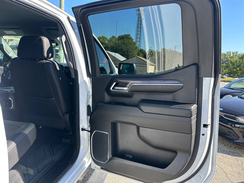 Used 2023 Chevrolet Silverado 1500 LTZ AWD/4WD image 33