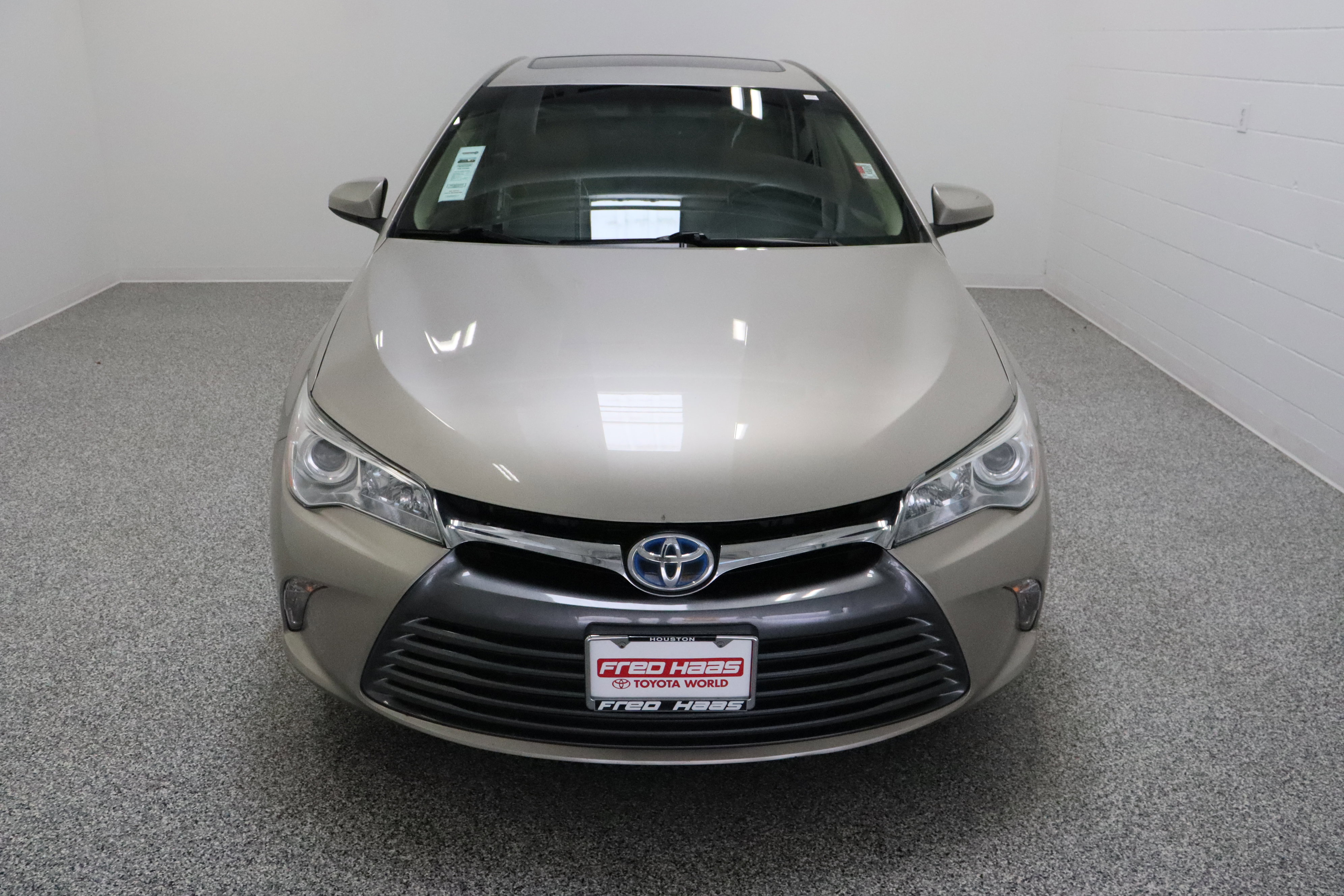 Used 2017 Toyota Camry XLE w/ Moonroof Package FWD image 3