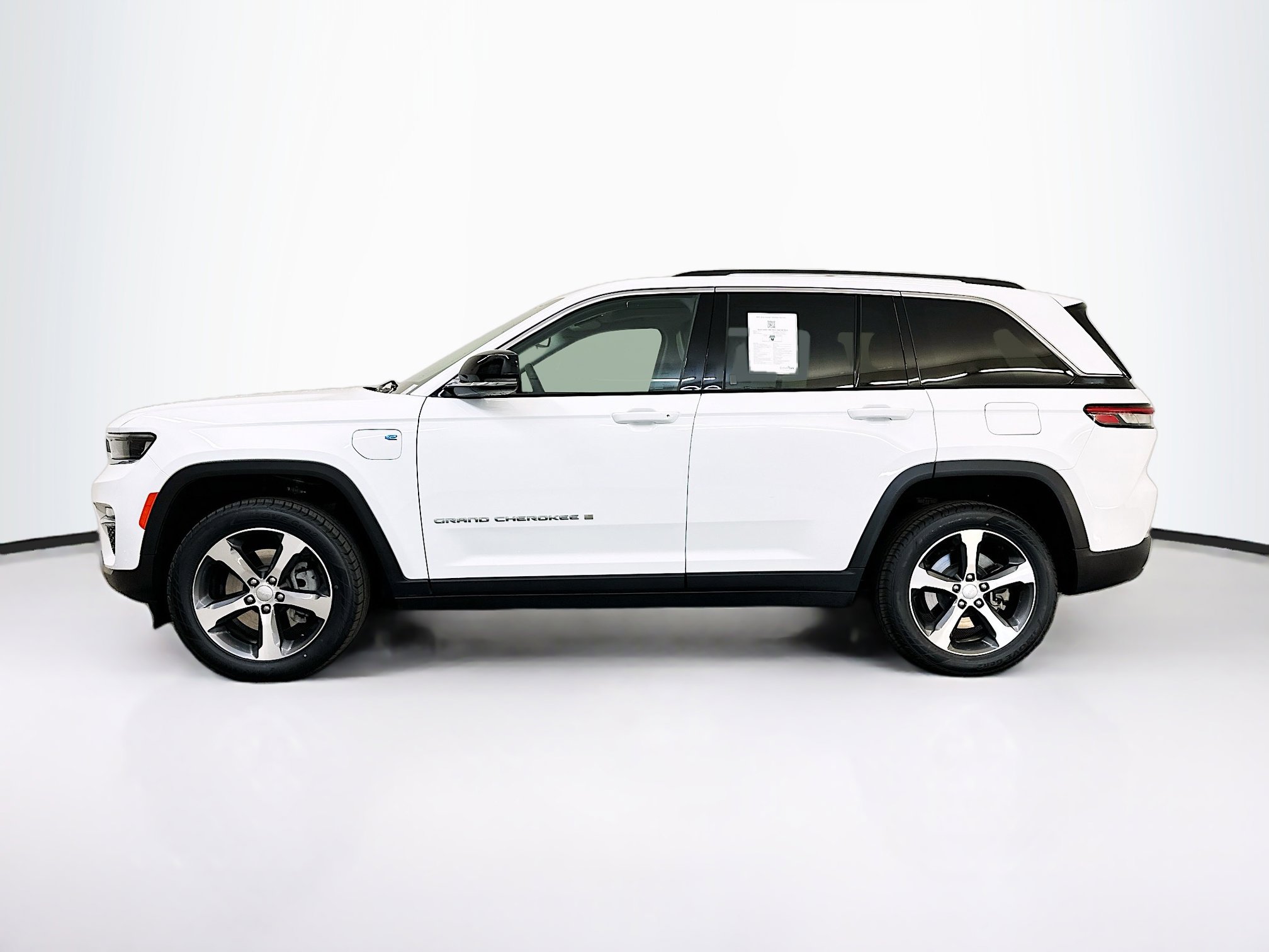 Used 2022 Jeep Grand Cherokee Limited 4xe AWD/4WD image 4