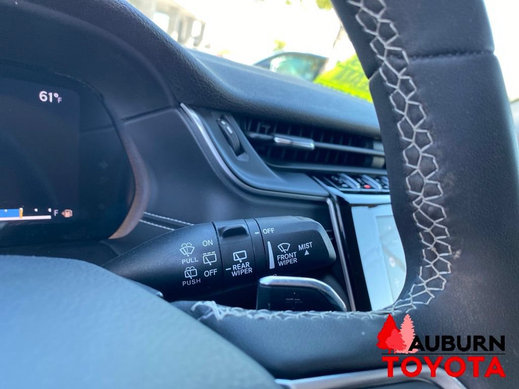 Used 2023 Jeep Grand Cherokee Laredo w/ Luxury Tech Group I AWD/4WD image 39