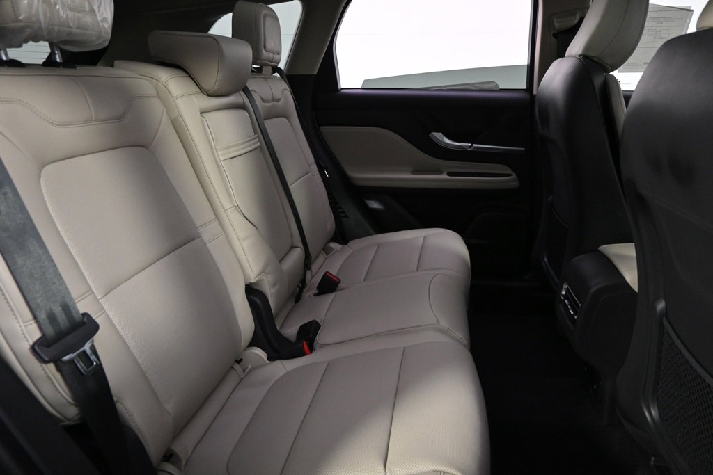 New 2026 Lincoln Corsair Premiere image 18