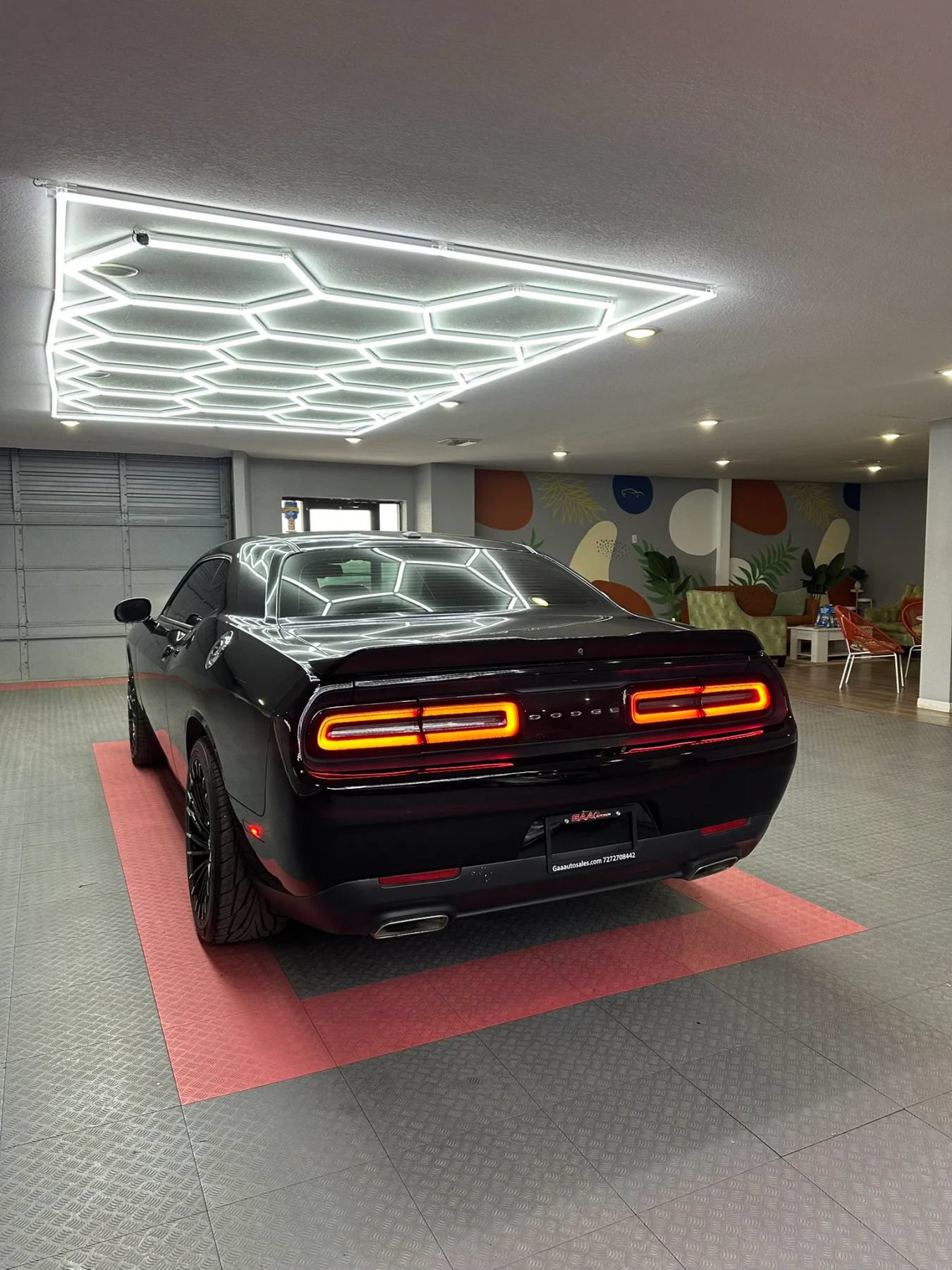 Used 2018 Dodge Challenger SXT RWD image 4