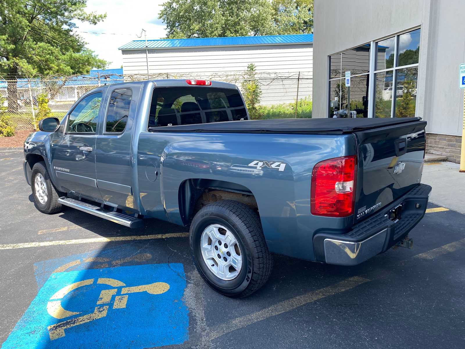 Used 2008 Chevrolet Silverado 1500 LT w/ Power Pack Plus AWD/4WD image 3