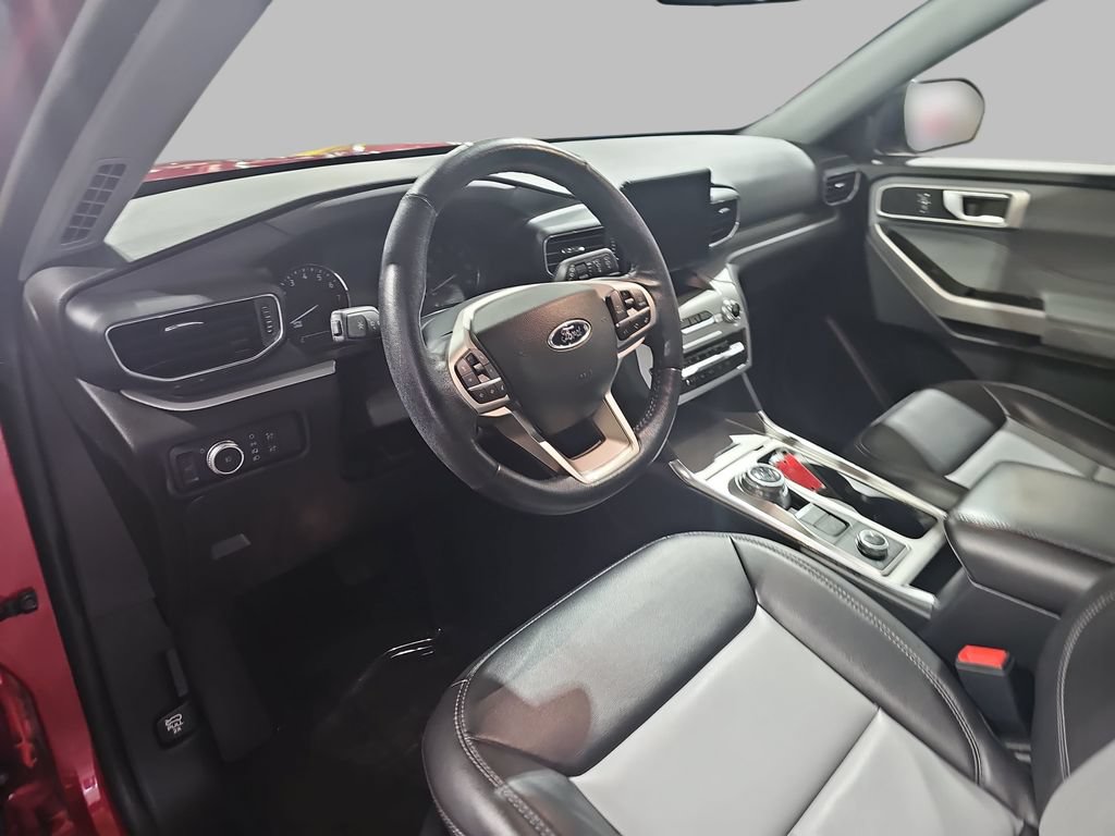 Used 2022 Ford Explorer XLT w/ Equipment Group 202A AWD/4WD image 22