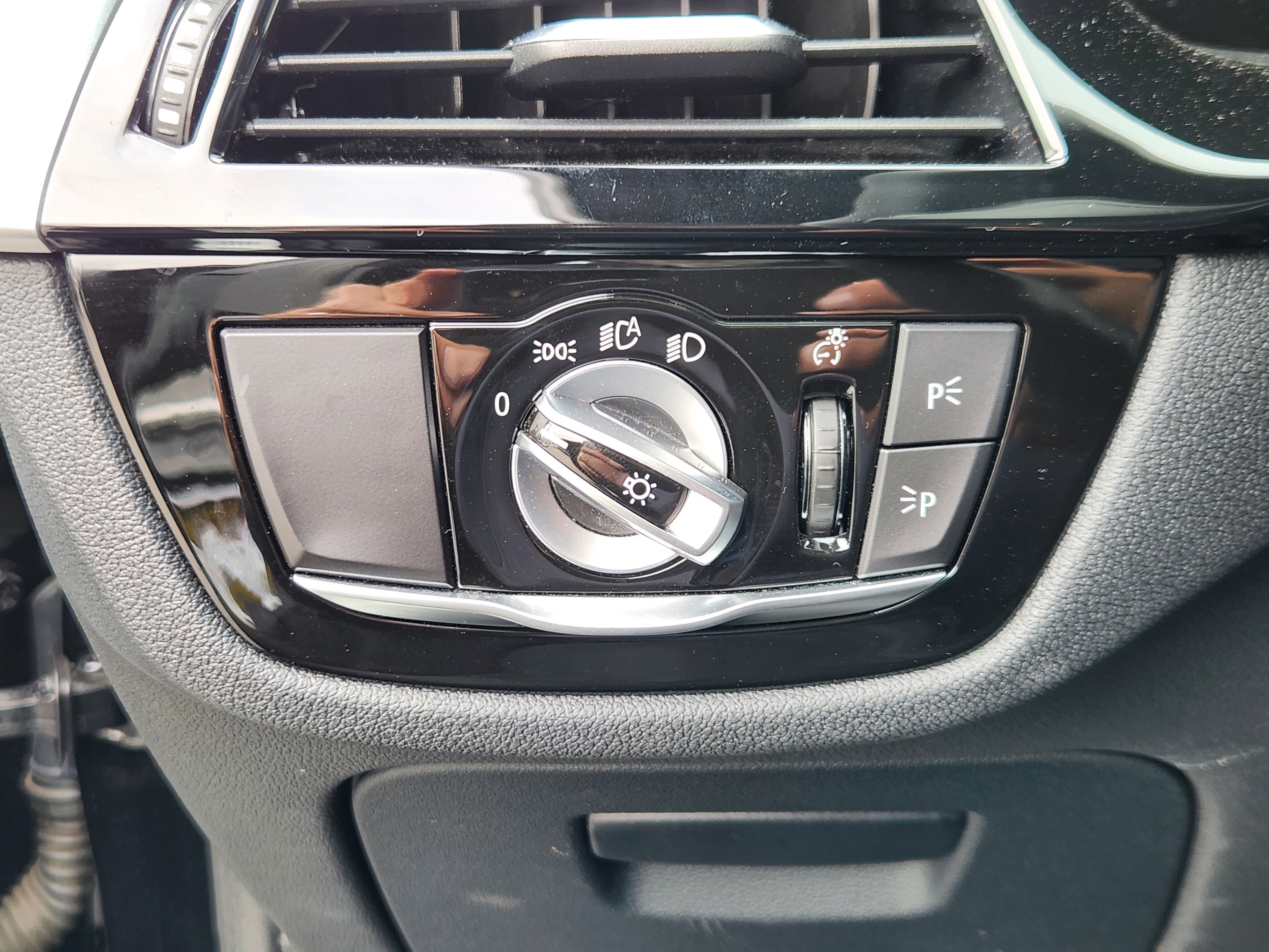 Used 2023 BMW 540i xDrive w/ Executive Package image 28