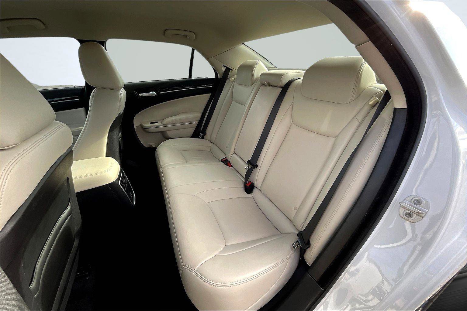 Used 2023 Chrysler 300 Touring L image 26