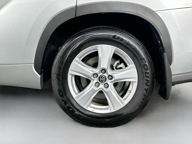 Certified 2024 Toyota Highlander LE image 29