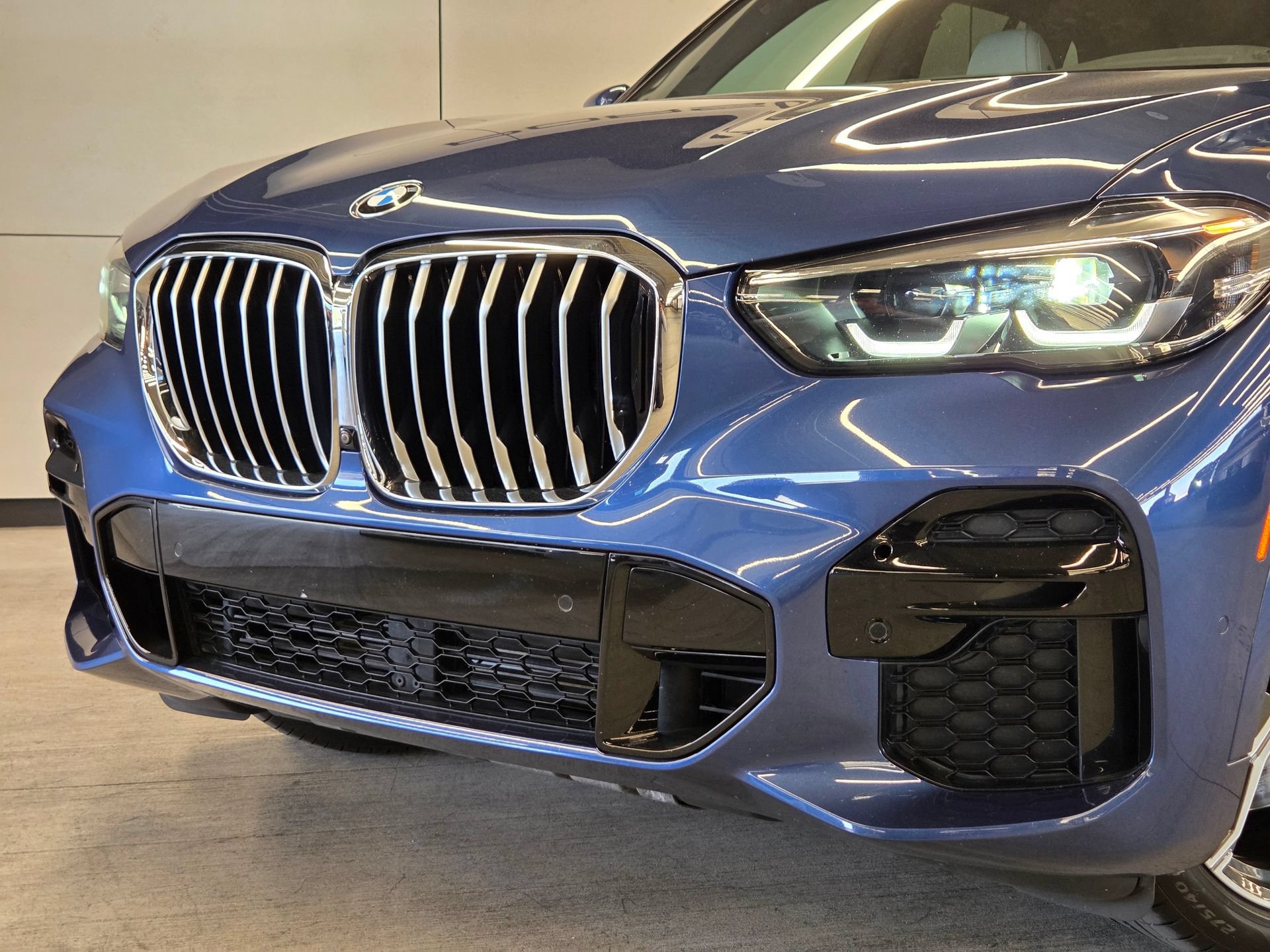 Used 2023 BMW X5 xDrive40i w/ M Sport Package AWD/4WD image 25