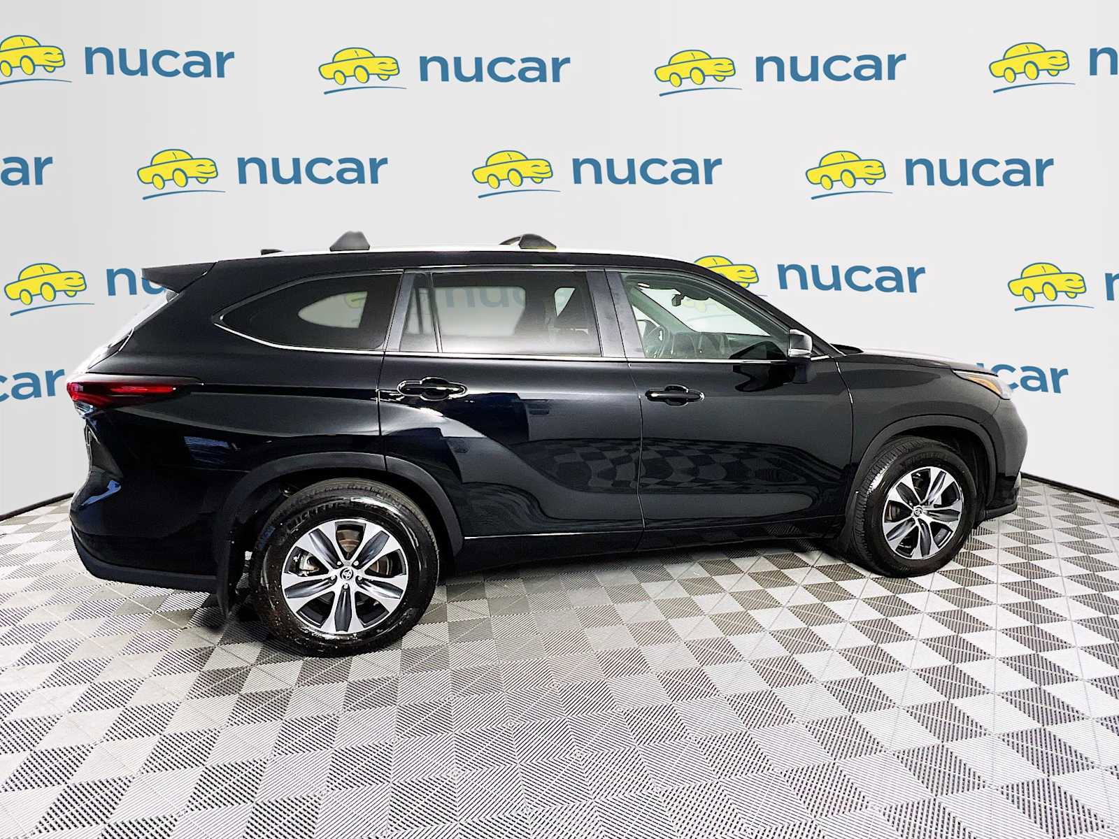 Used 2024 Toyota Highlander XLE image 8