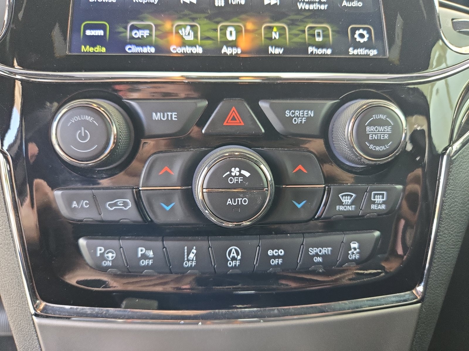 Used 2020 Jeep Grand Cherokee Overland RWD image 21