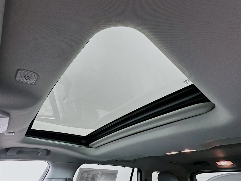 Used 2023 Toyota Highlander XLE image 4