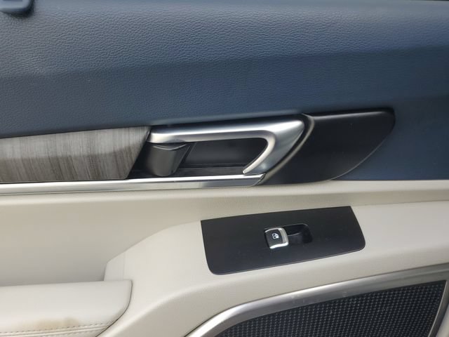 Used 2024 Kia Telluride EX w/ EX Captain's Chair Package FWD image 12