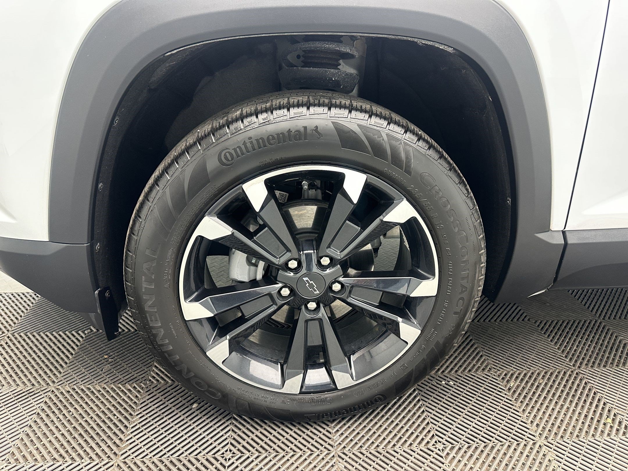 Certified 2026 Chevrolet Equinox RS w/ Convenience Package III AWD/4WD image 13