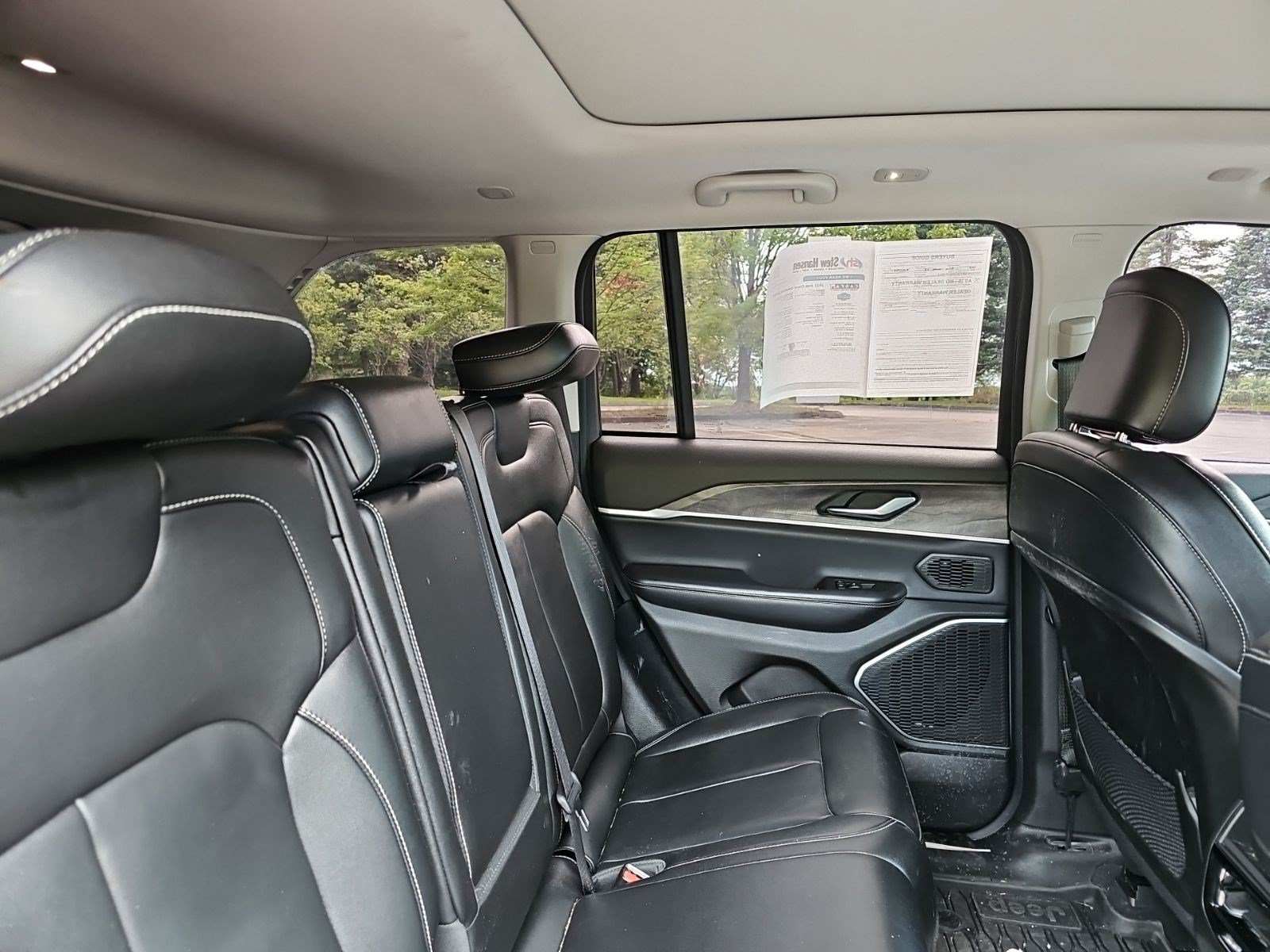 Used 2023 Jeep Grand Cherokee Limited AWD/4WD image 14