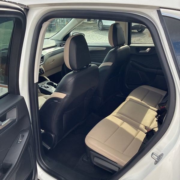 Used 2022 Ford Escape Titanium image 14