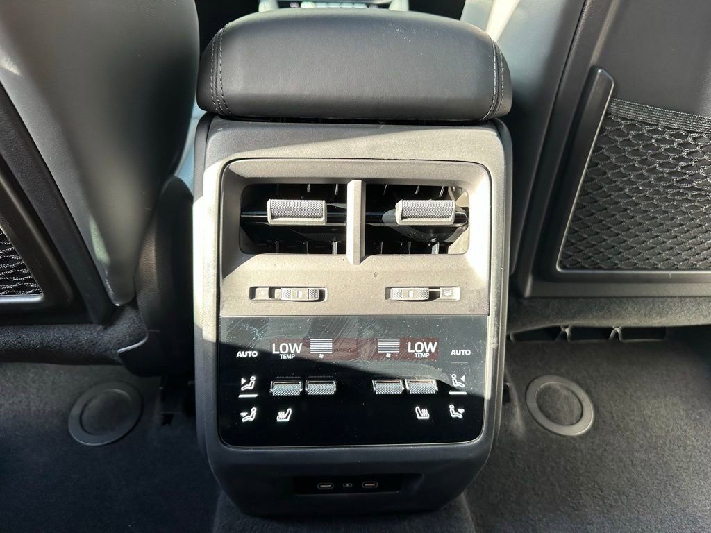 Used 2025 Porsche Macan Electric image 37