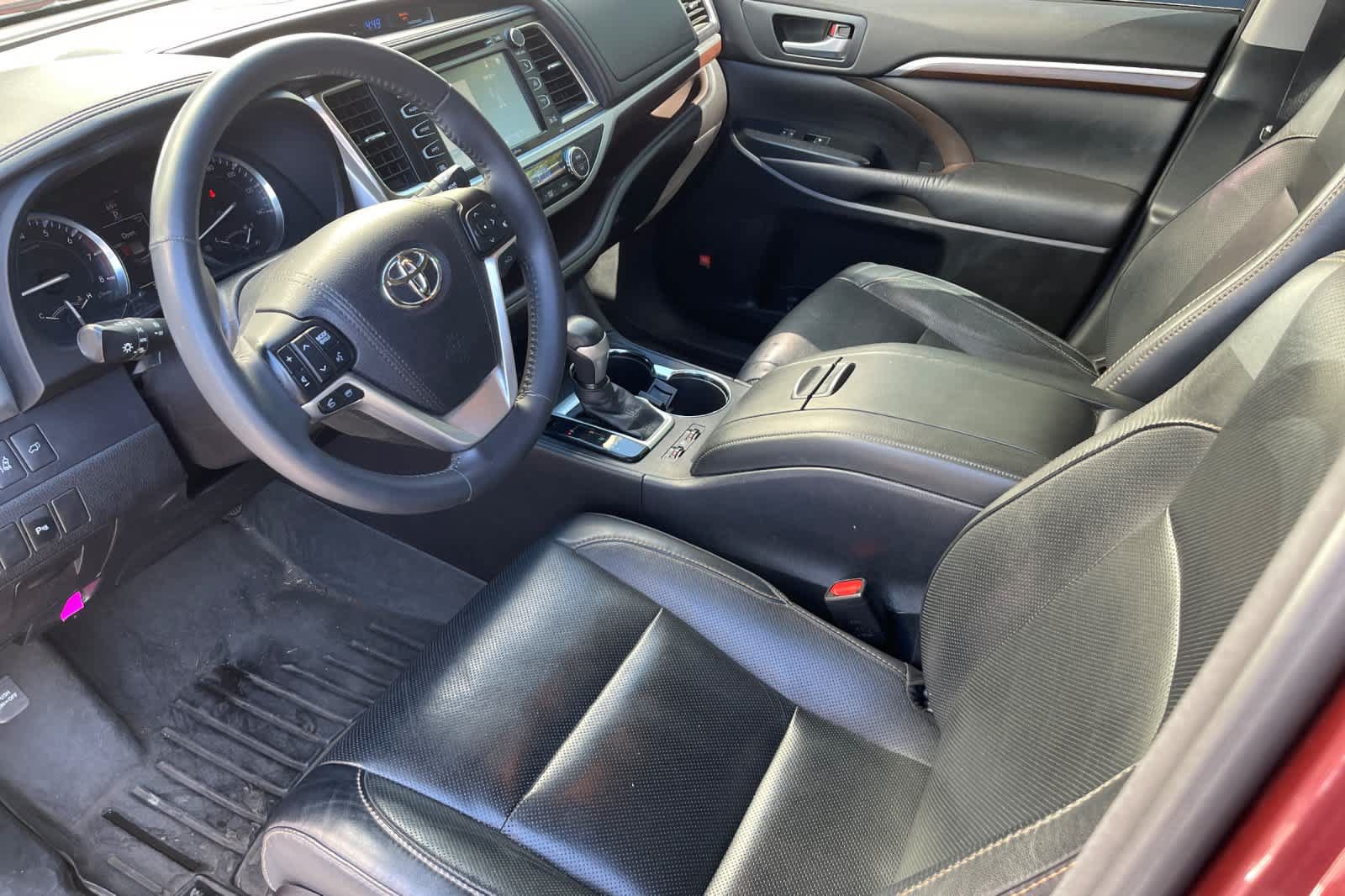 Used 2016 Toyota Highlander Limited w/ Driver Technology Package AWD/4WD image 9