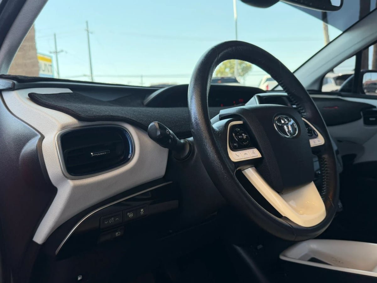 Used 2017 Toyota Prius Four Touring w/ Premium Convenience Package FWD image 43