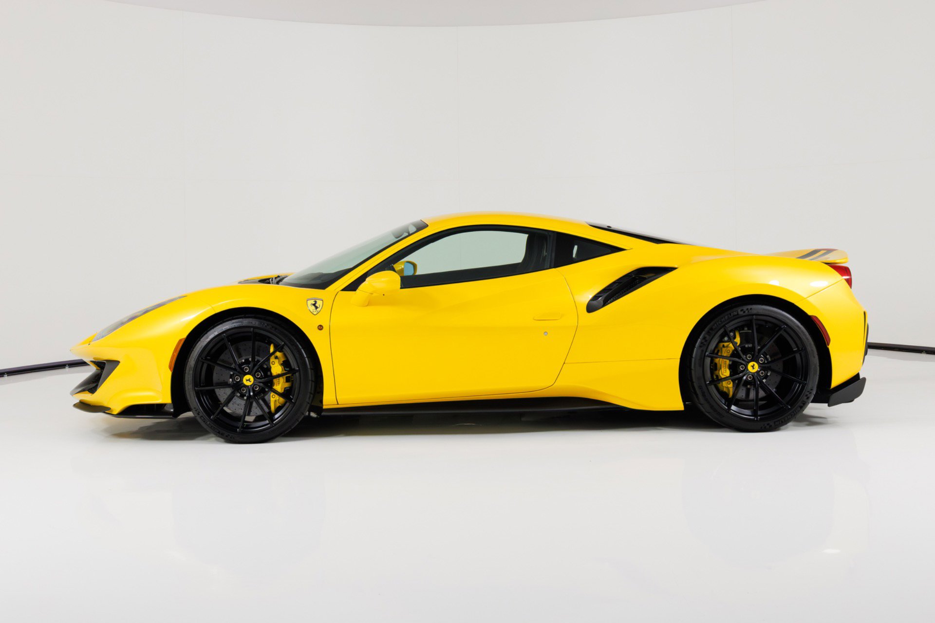 Used 2020 Ferrari 488 Pista image 6
