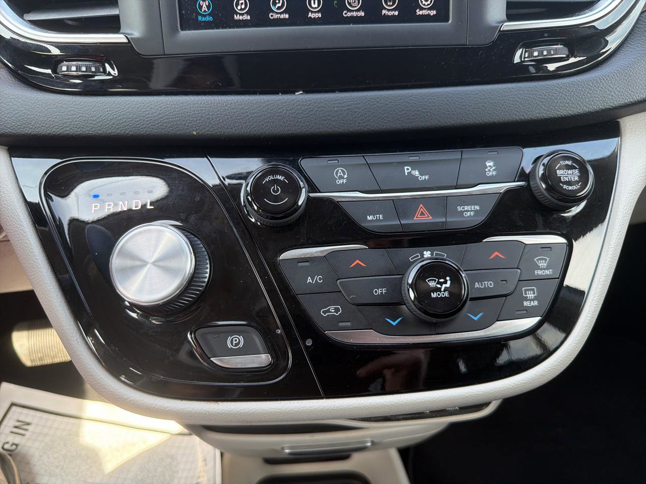 Used 2019 Chrysler Pacifica Touring-L FWD image 26