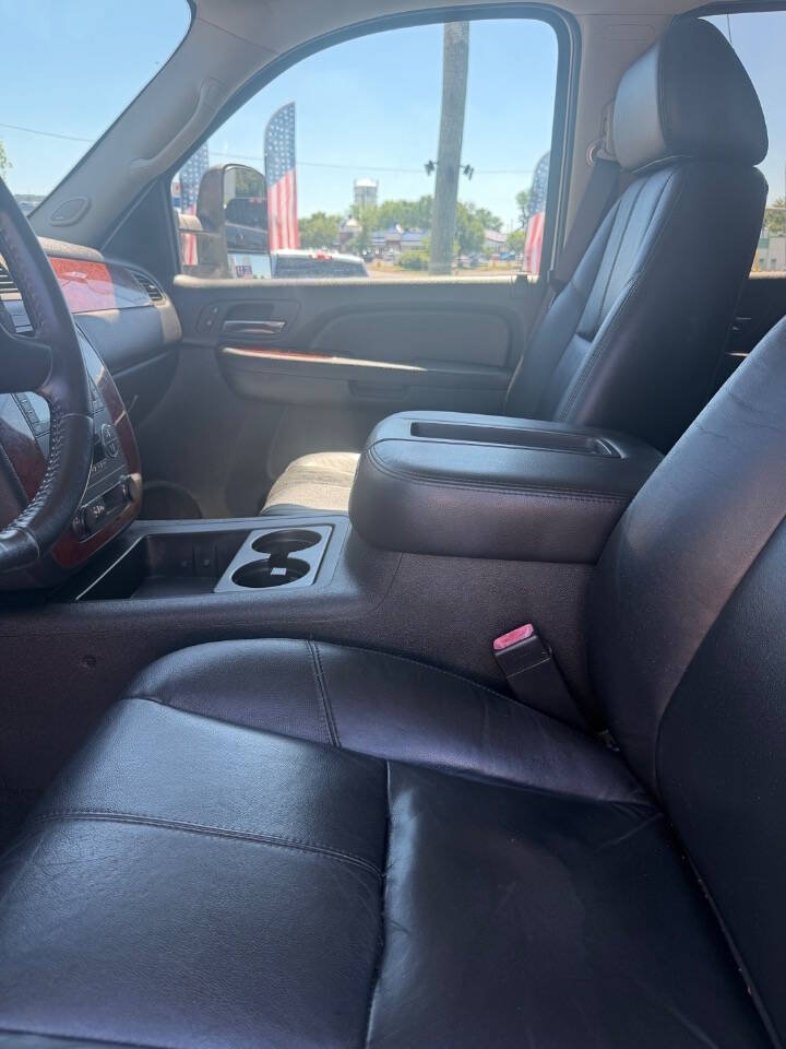 Used 2009 Chevrolet Silverado 2500 LTZ w/ Safety Package AWD/4WD image 2