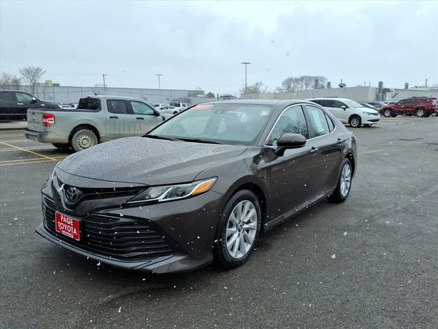 Used 2019 Toyota Camry LE image 3