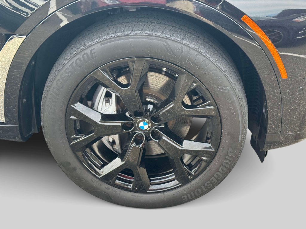 Used 2024 BMW X7 xDrive40i w/ Premium Package AWD/4WD image 8