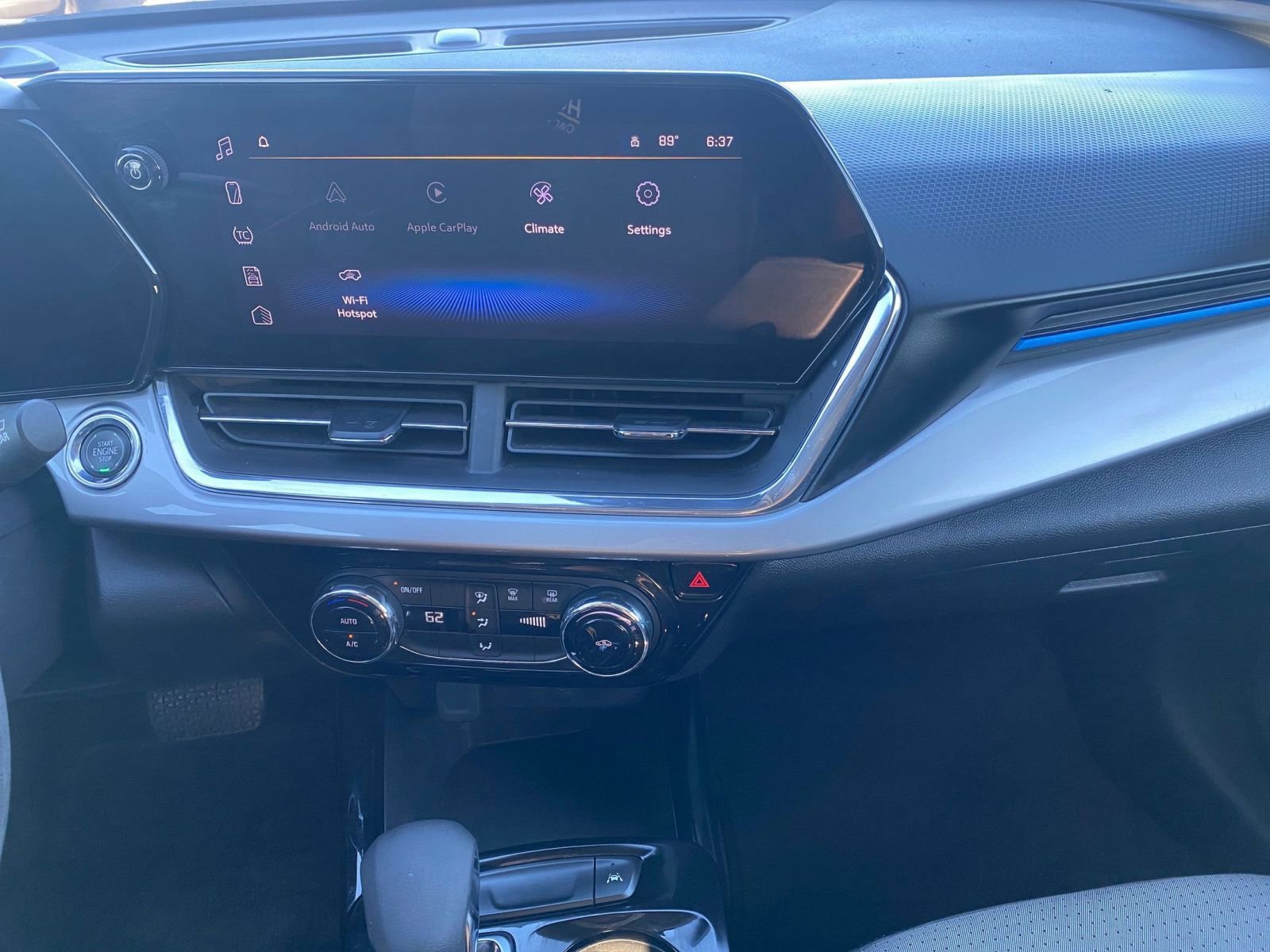 Used 2025 Chevrolet Trax LT FWD image 17