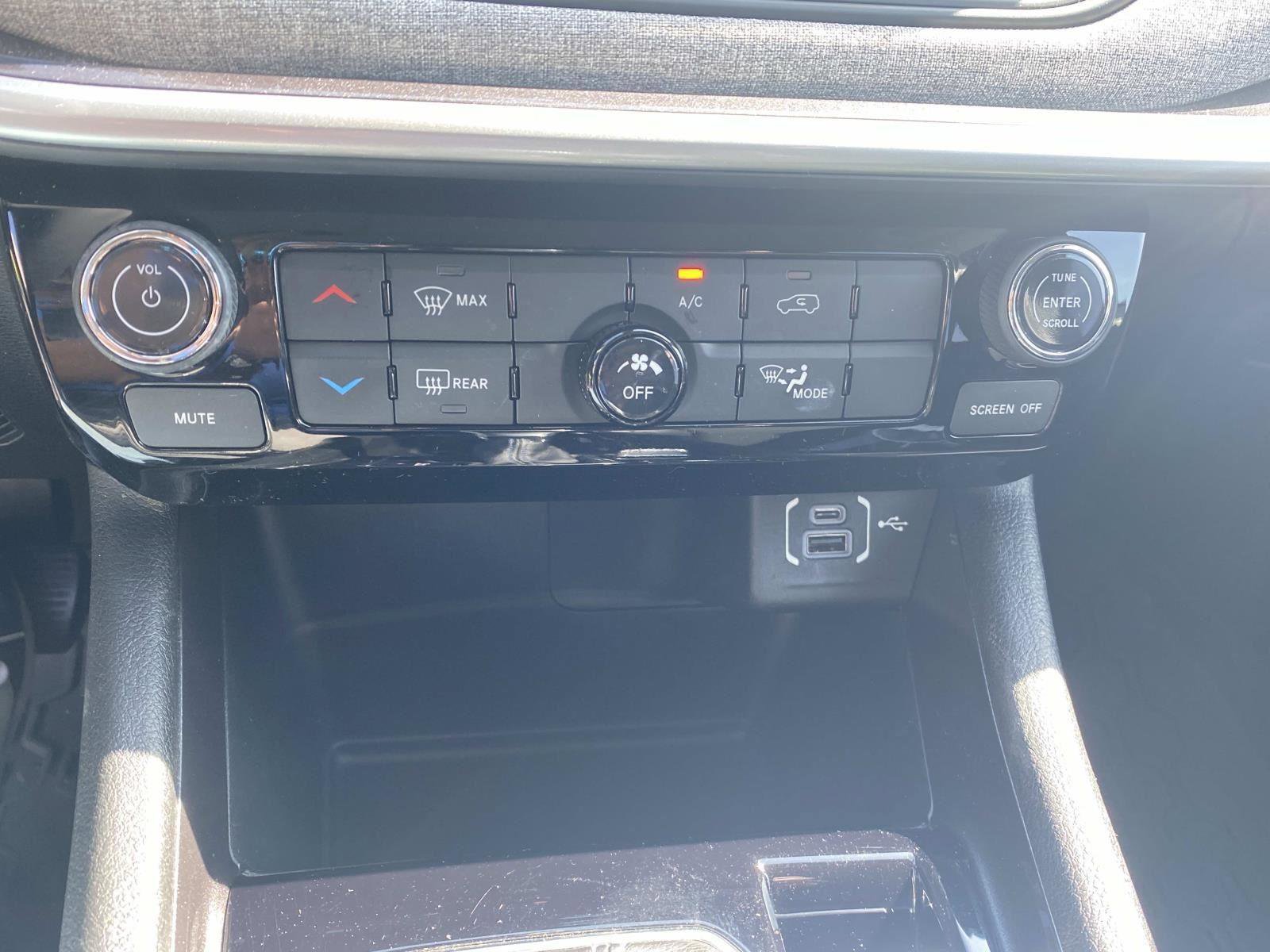 Certified 2022 Jeep Compass Latitude image 29