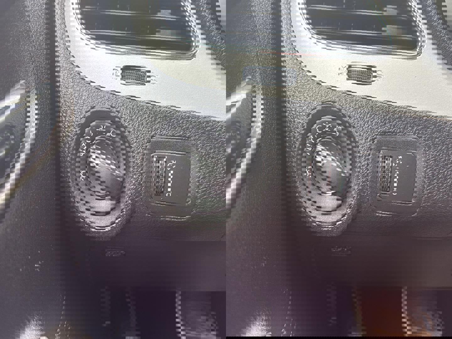 Used 2020 Dodge Journey SE image 20