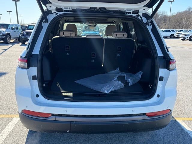 New 2026 Jeep Grand Cherokee Limited w/ Limited Altitude Package AWD/4WD image 7