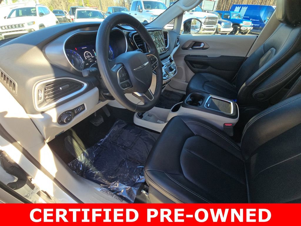 Used 2024 Chrysler Pacifica Touring-L image 18