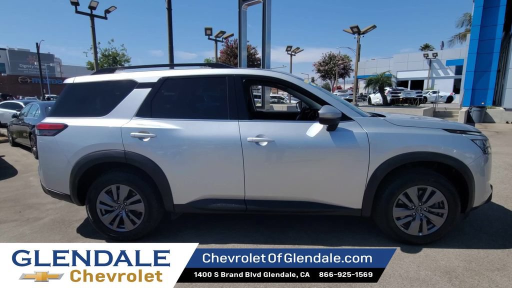 Used 2025 Nissan Pathfinder SV FWD image 9