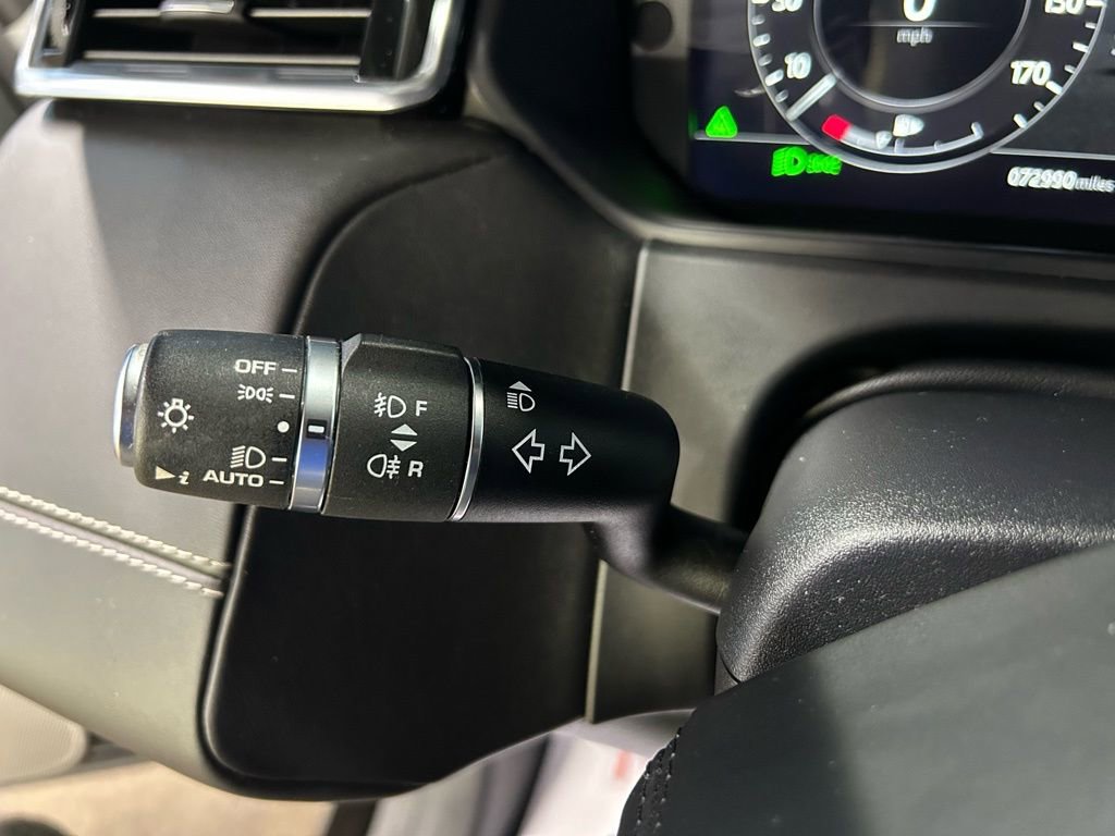 Used 2018 Land Rover Range Rover Velar R-Dynamic HSE image 24