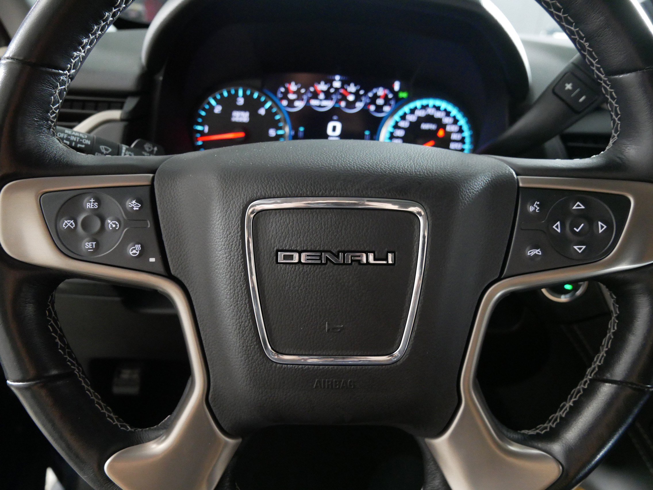 Used 2019 GMC Yukon Denali w/ Denali Ultimate Package image 25