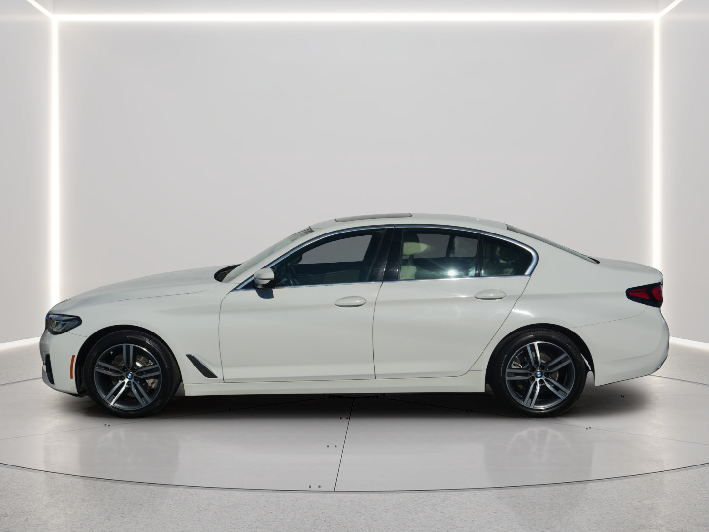 Used 2023 BMW 530i xDrive w/ Premium Package AWD/4WD image 2